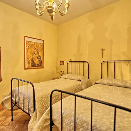 Vittoriana Near By Posarellivillas *