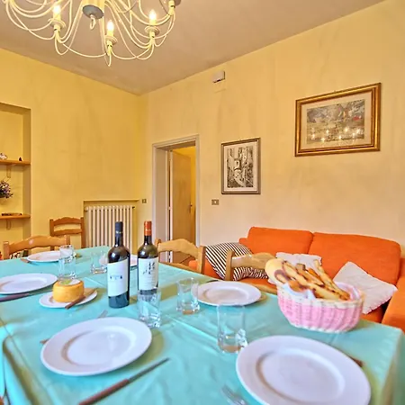 Vittoriana Near By Posarellivillas *