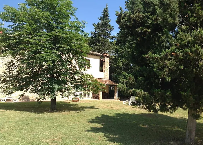 Vittoriana Near By Posarellivillas