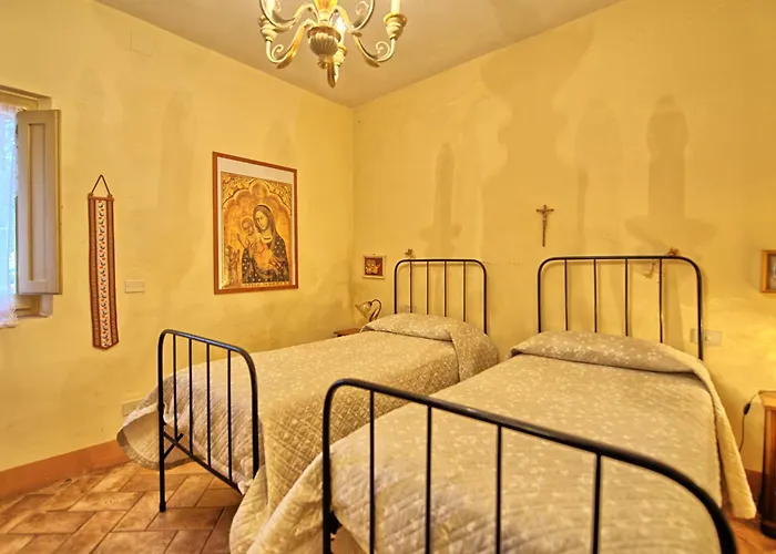 Vittoriana Near By Posarellivillas *