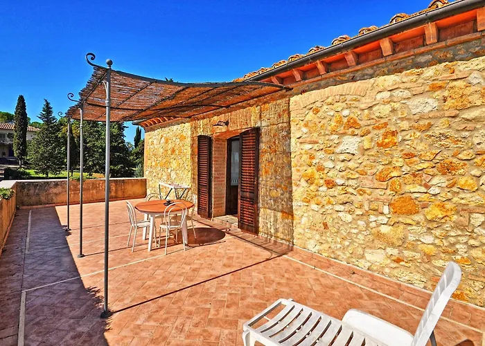 Vittoriana Near By Posarellivillas *